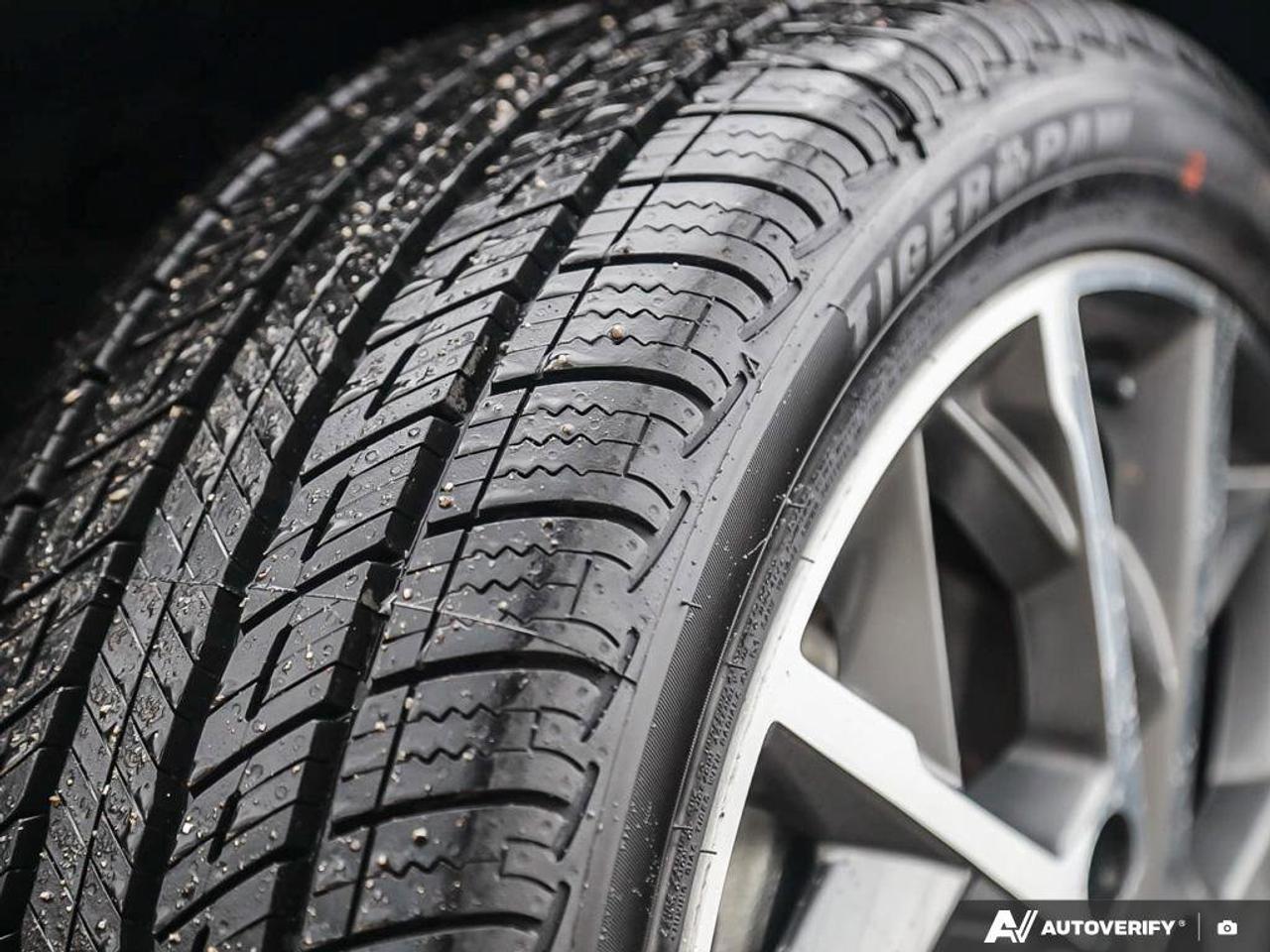 2020 Hyundai Elantra Luxury Photo