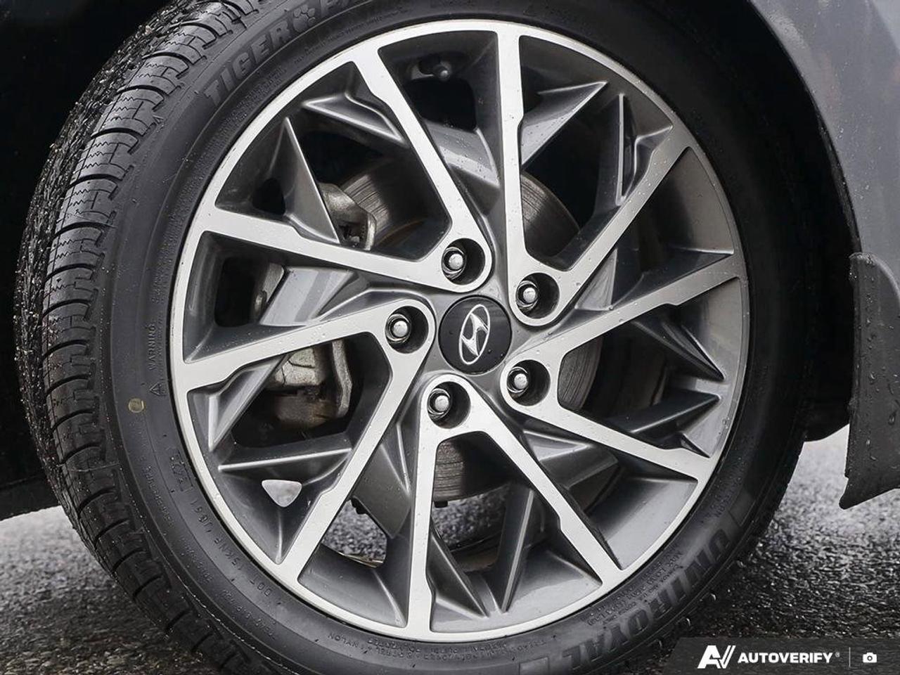 2020 Hyundai Elantra Luxury Photo