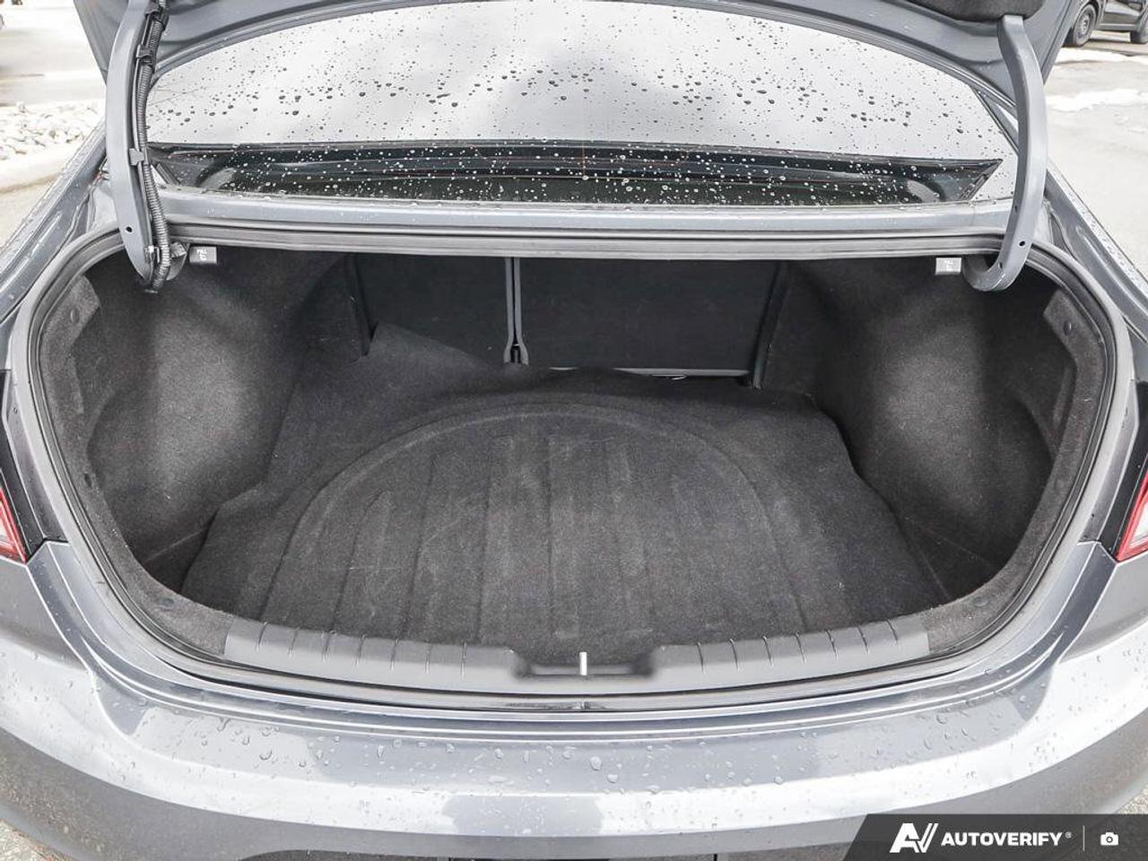 2020 Hyundai Elantra Luxury Photo