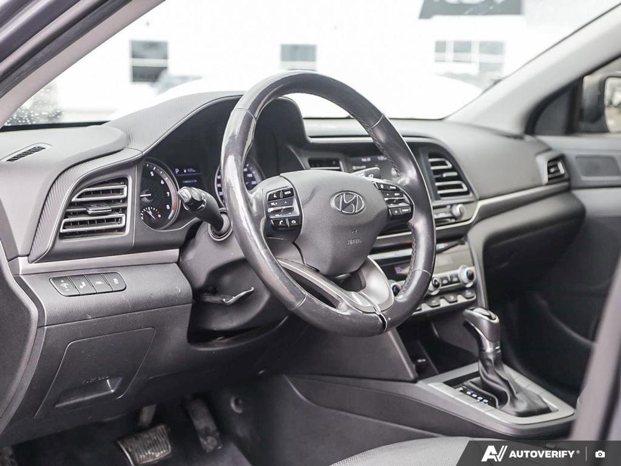 2020 Hyundai Elantra Luxury Photo