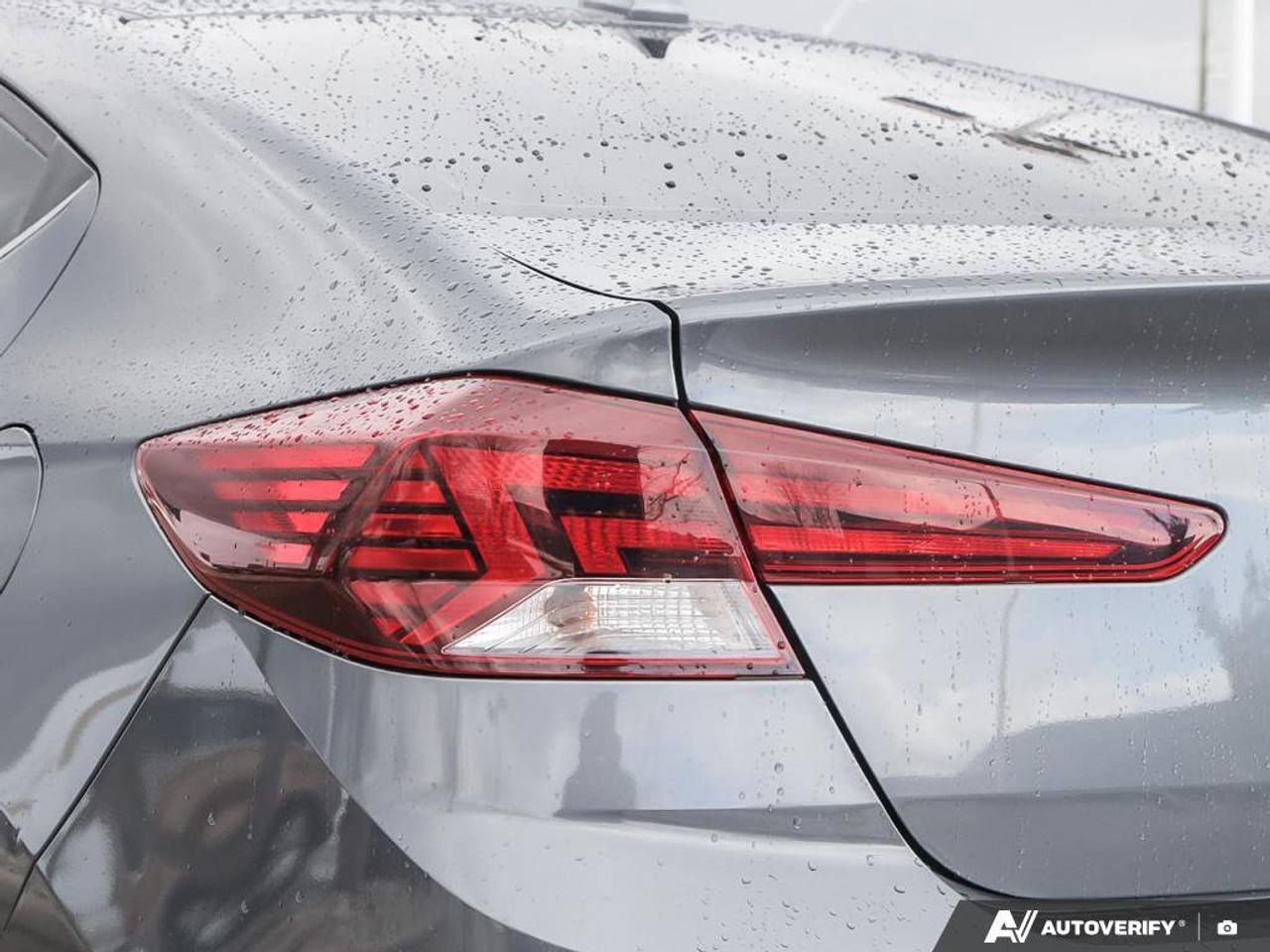 2020 Hyundai Elantra Luxury Photo