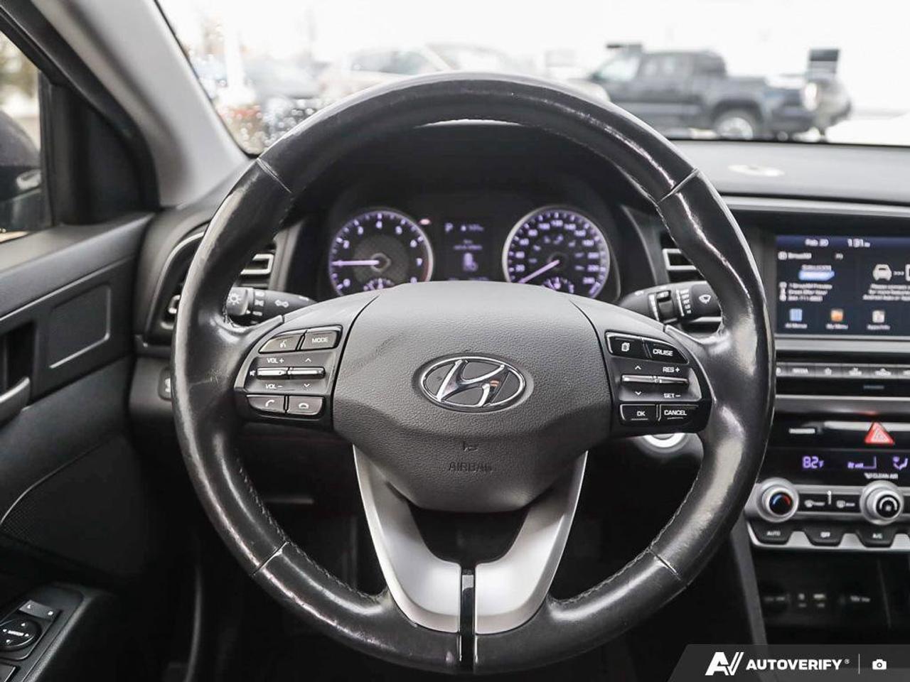 2020 Hyundai Elantra Luxury Photo