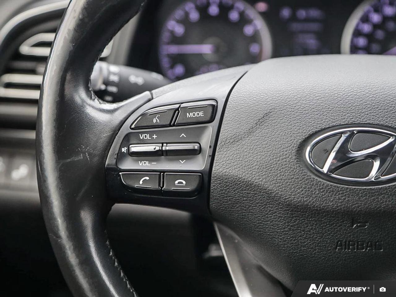 2020 Hyundai Elantra Luxury Photo