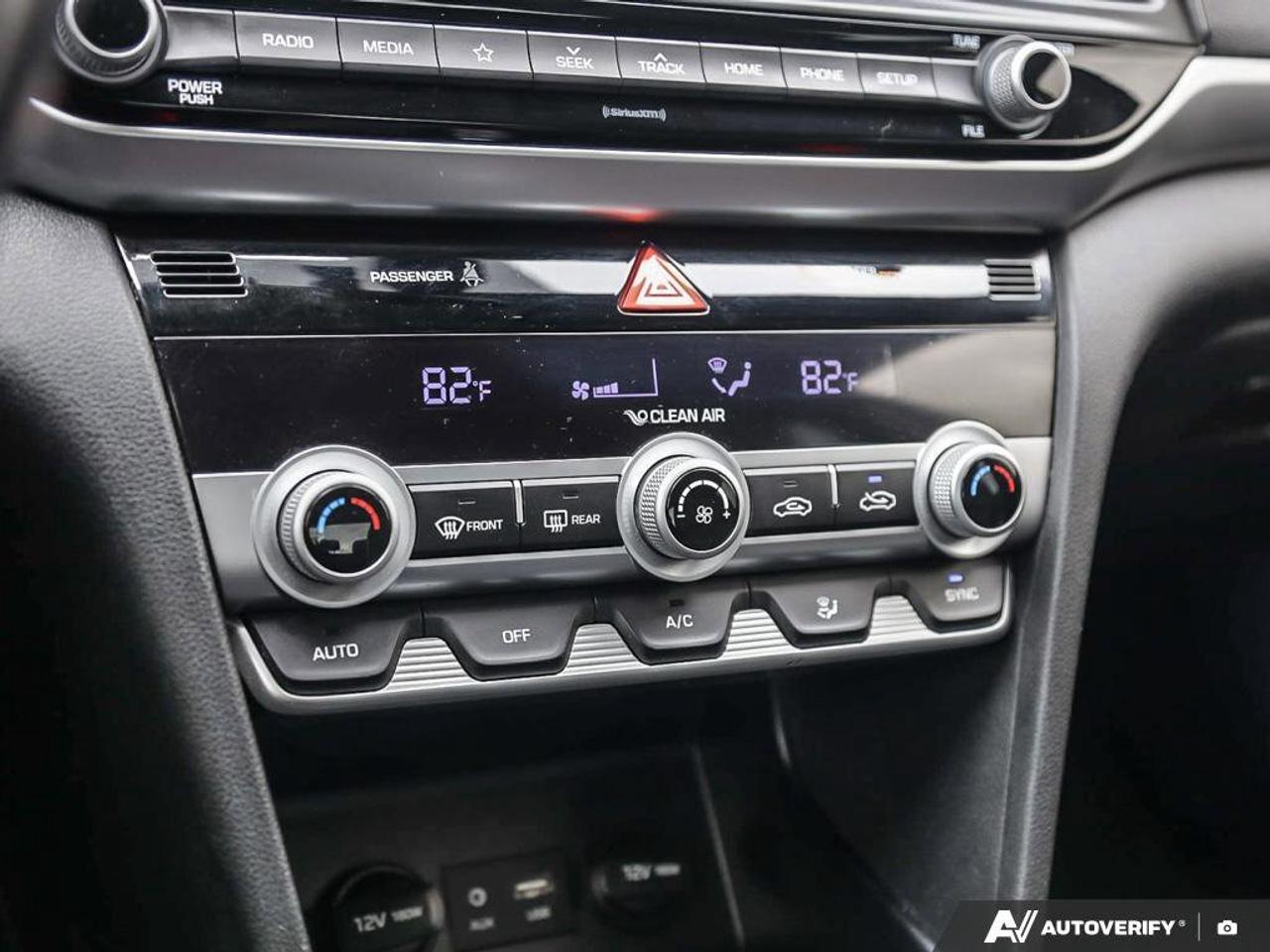 2020 Hyundai Elantra Luxury Photo