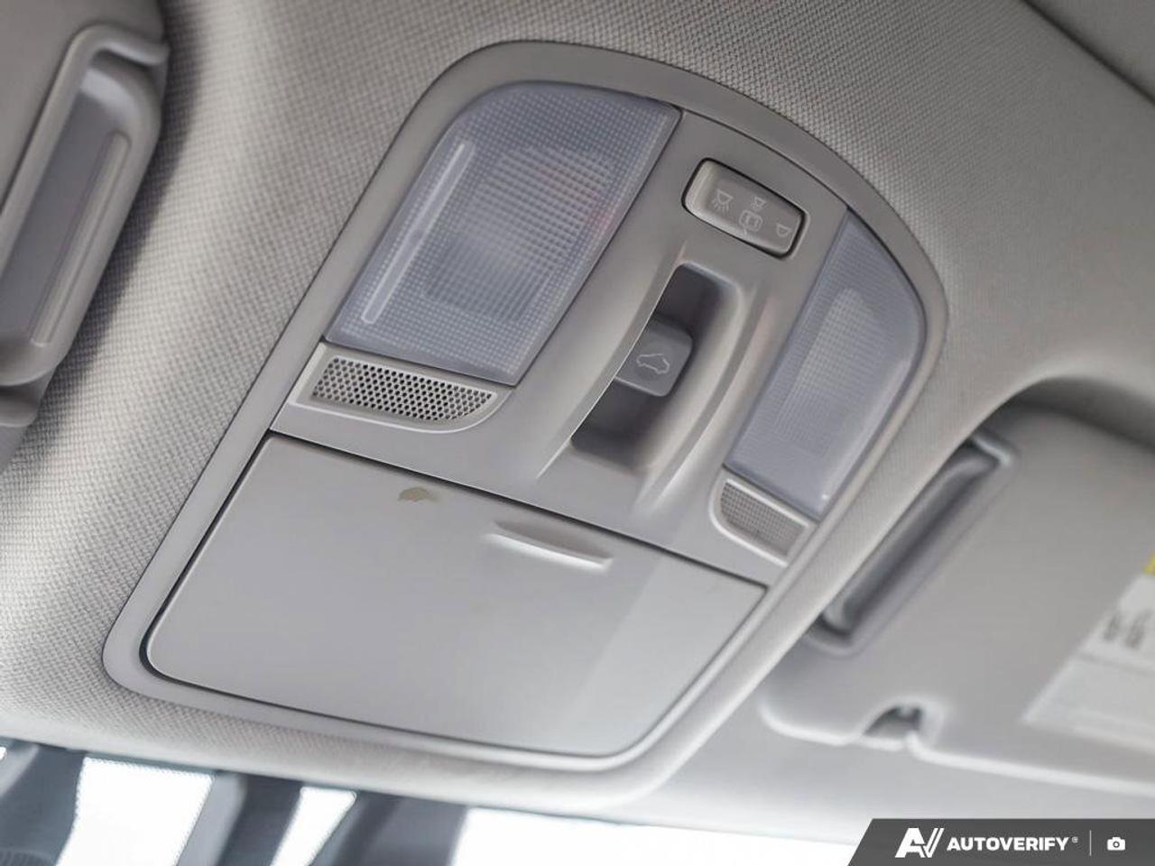 2020 Hyundai Elantra Luxury Photo