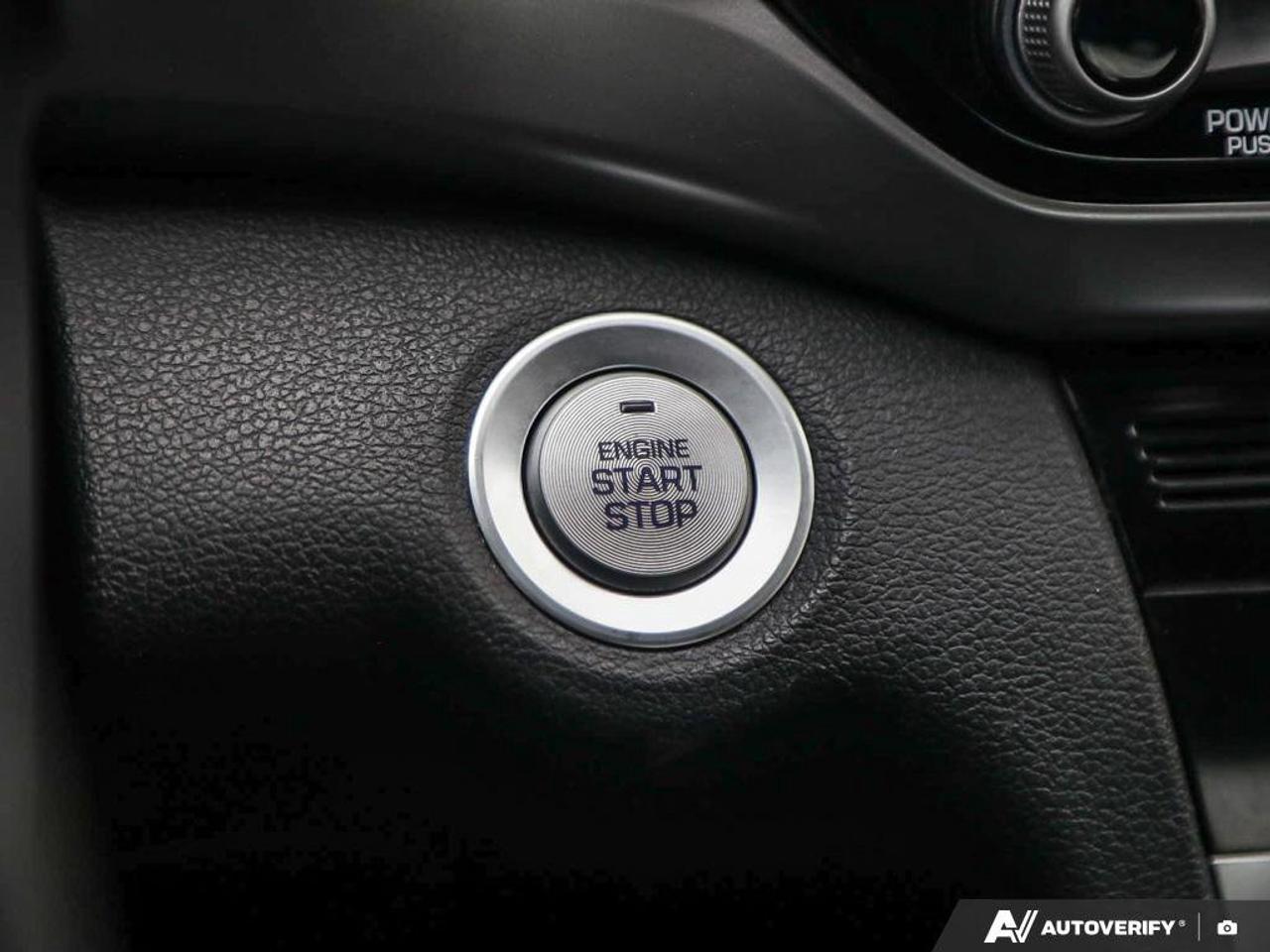 2020 Hyundai Elantra Luxury Photo