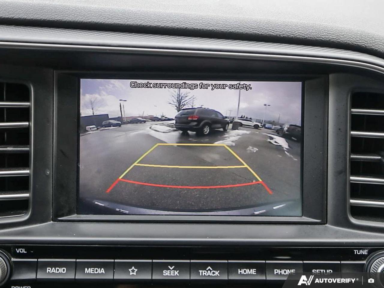 2020 Hyundai Elantra Luxury Photo