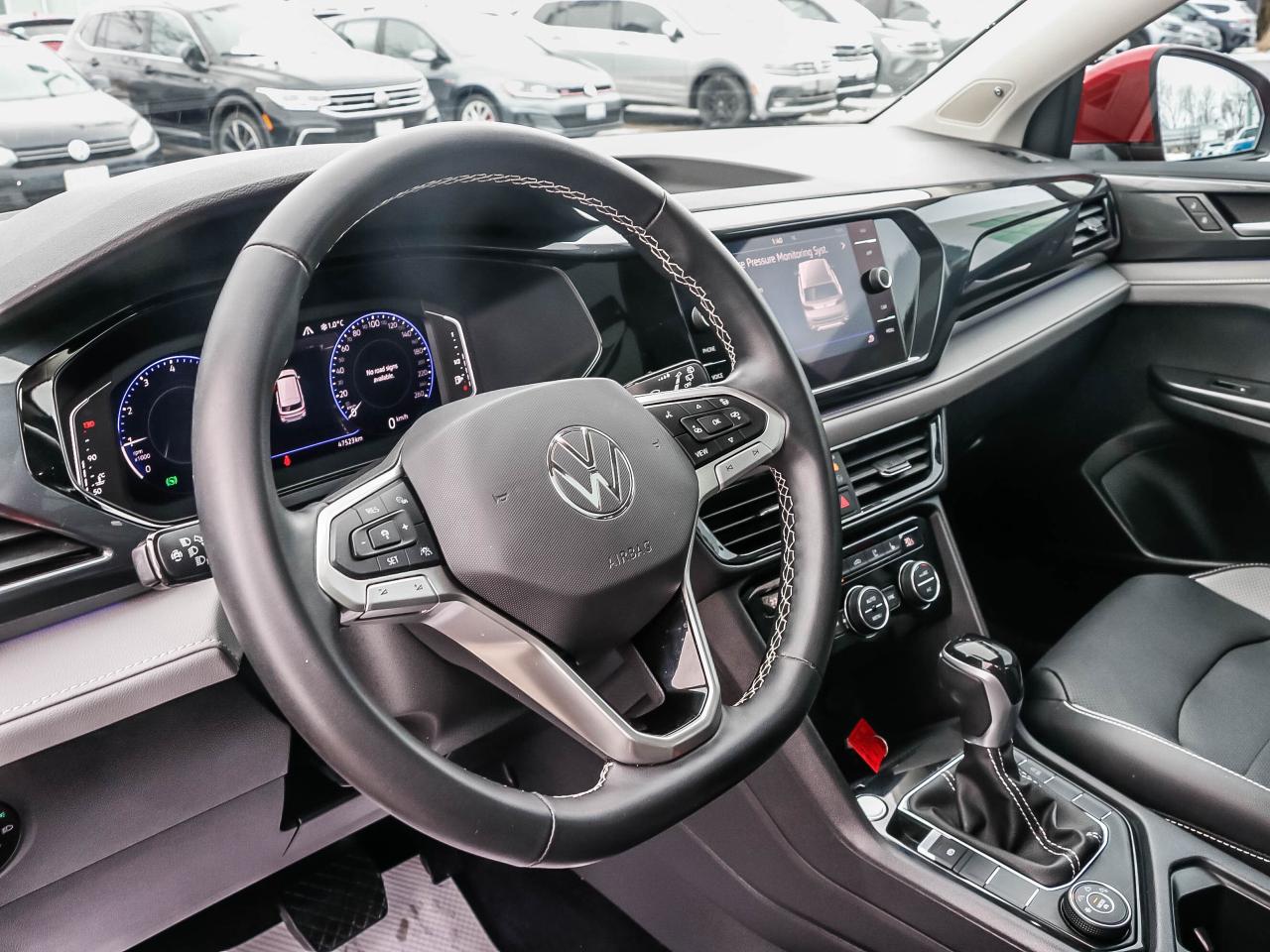 2022 Volkswagen Taos Highline 4MOTION Photo