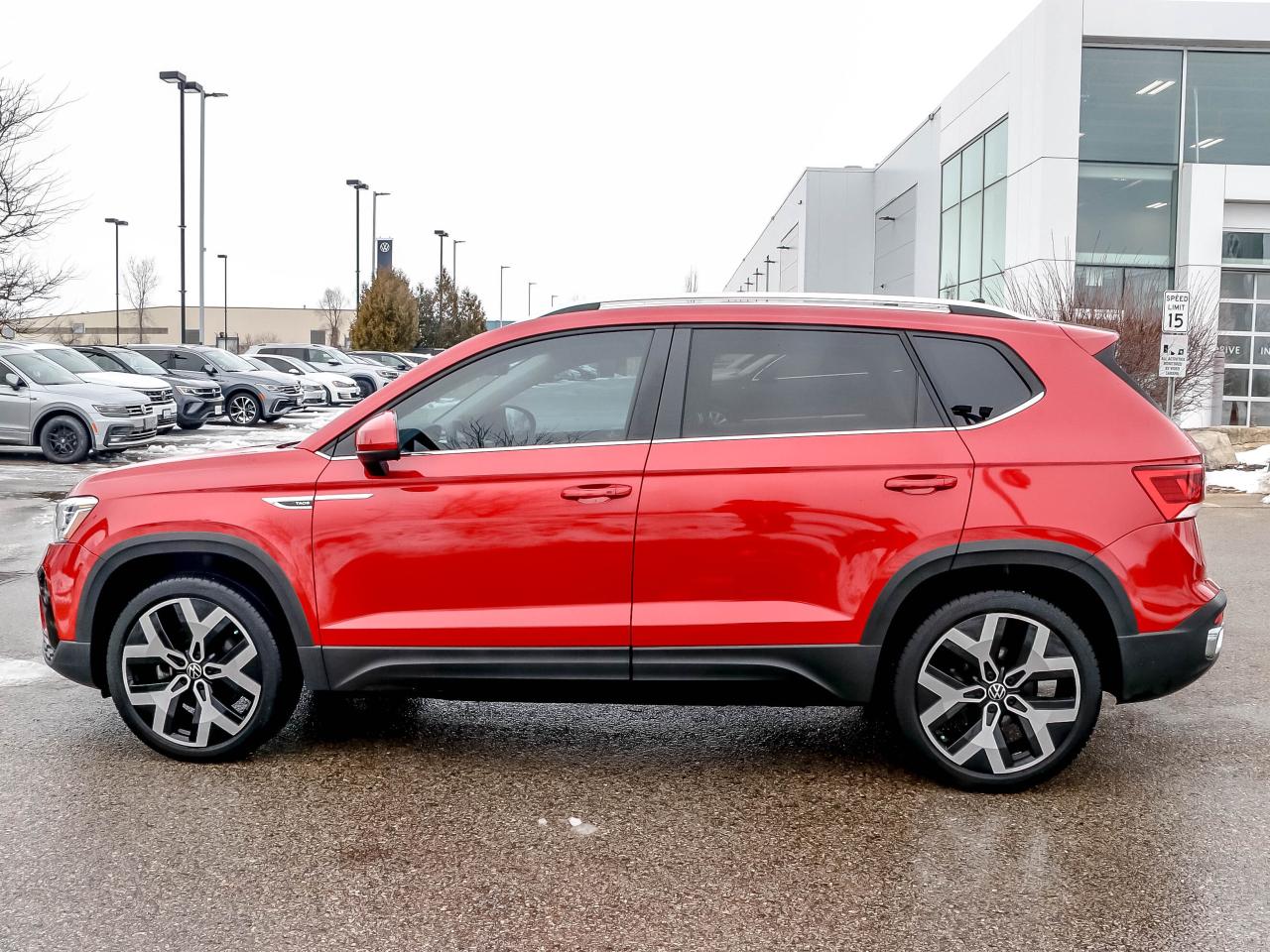 2022 Volkswagen Taos Highline 4MOTION Photo