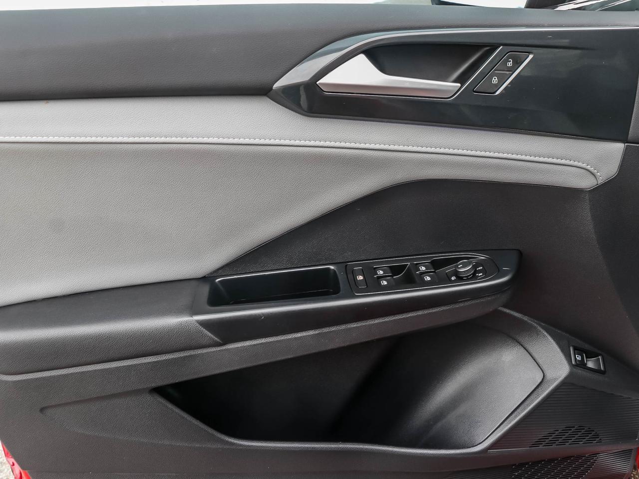 2022 Volkswagen Taos Highline 4MOTION Photo