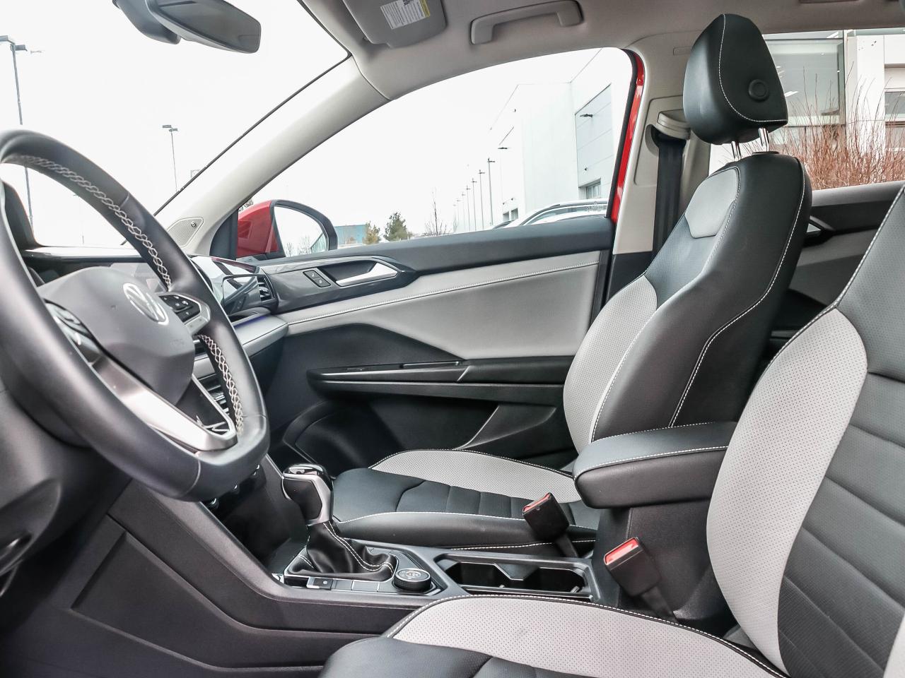 2022 Volkswagen Taos Highline 4MOTION Photo