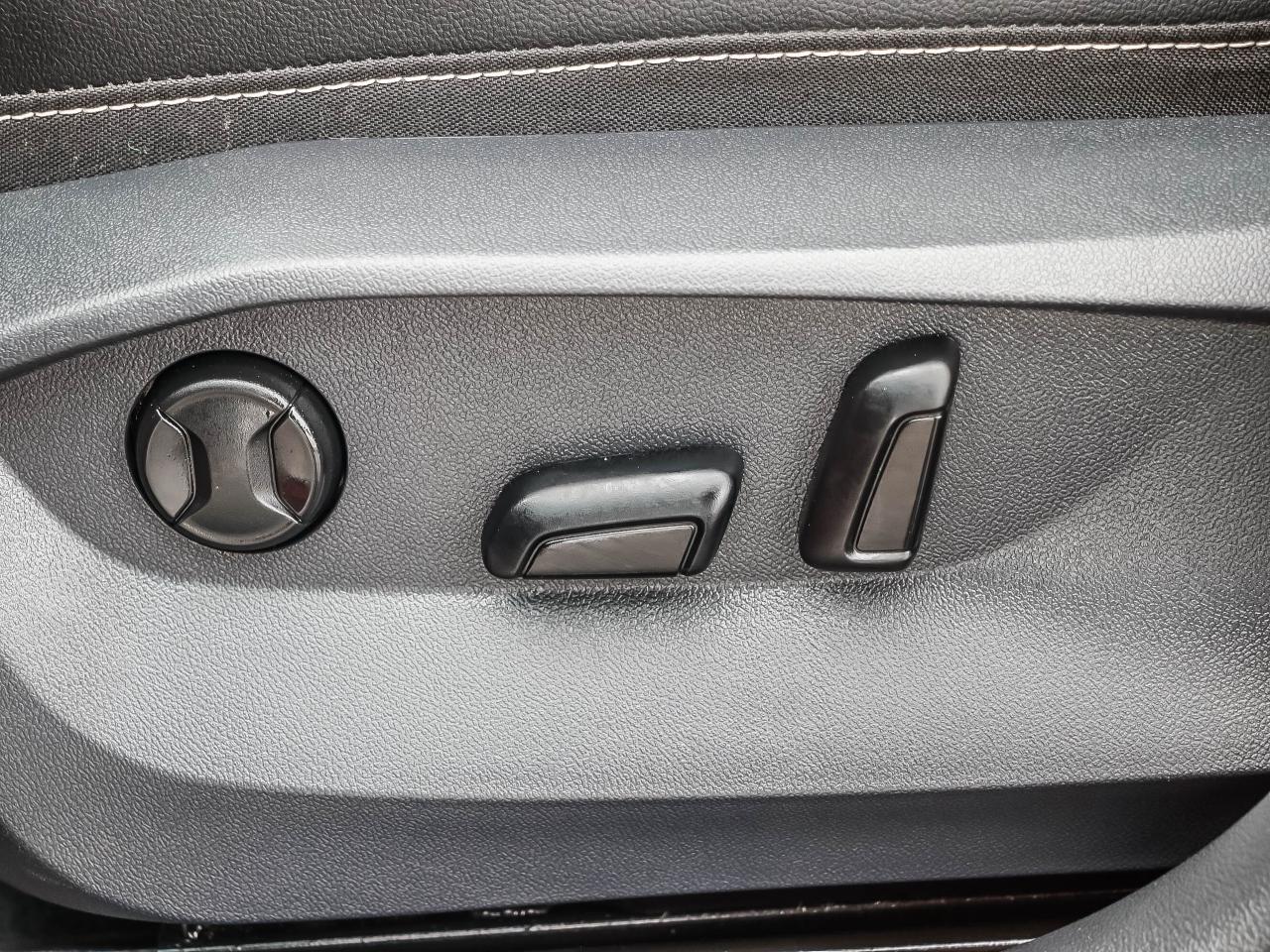 2022 Volkswagen Taos Highline 4MOTION Photo