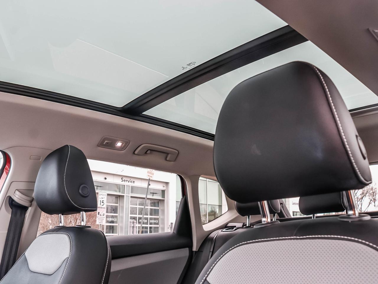 2022 Volkswagen Taos Highline 4MOTION Photo