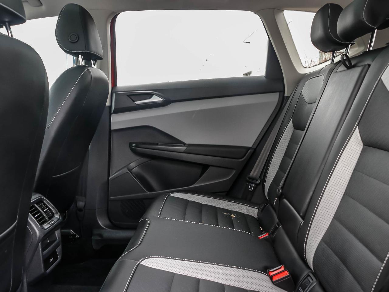 2022 Volkswagen Taos Highline 4MOTION Photo