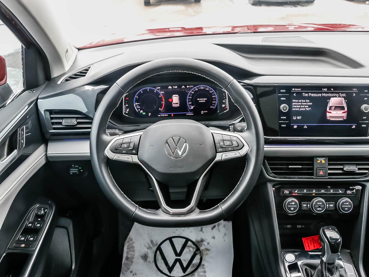 2022 Volkswagen Taos Highline 4MOTION Photo