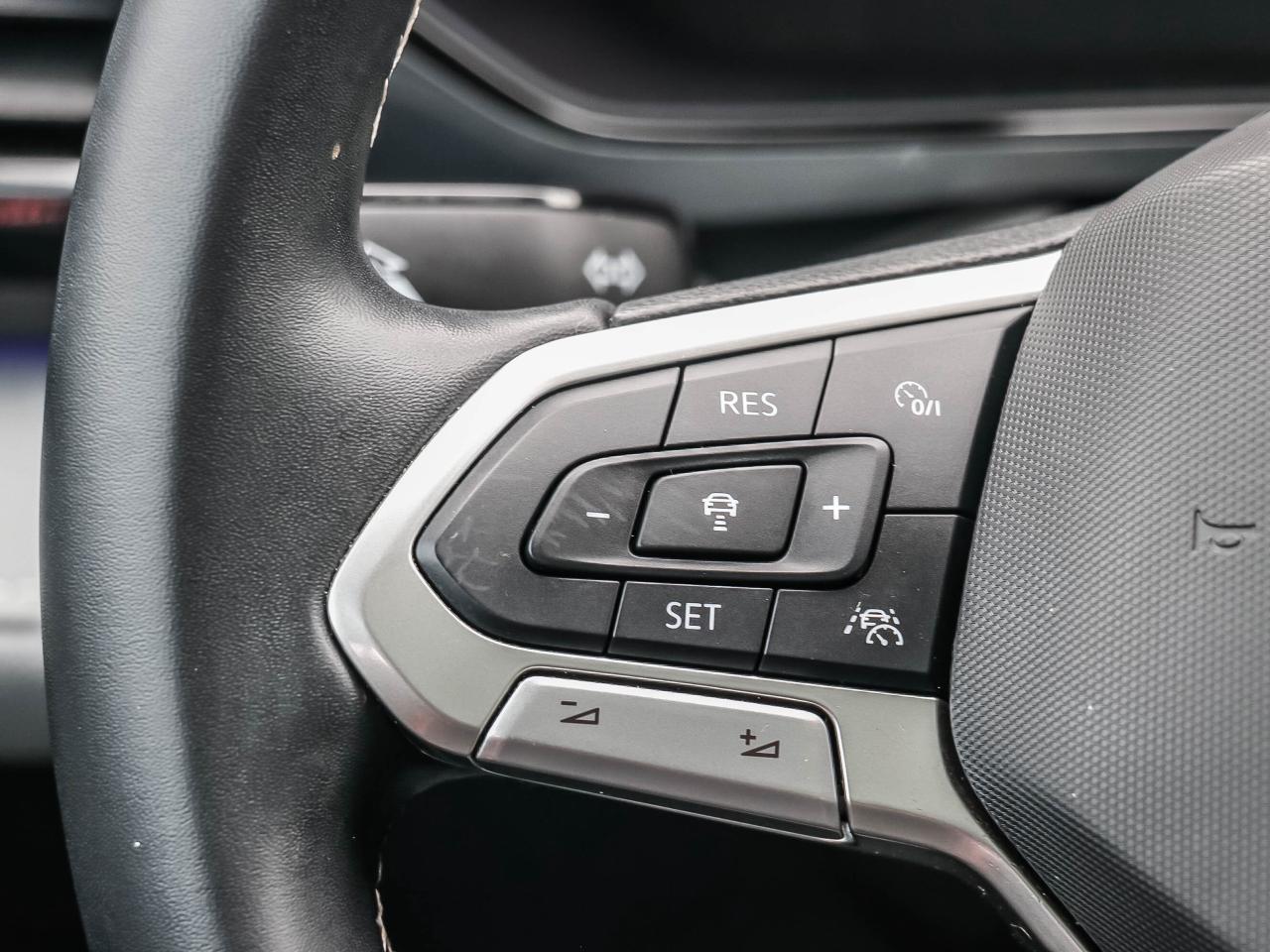 2022 Volkswagen Taos Highline 4MOTION Photo