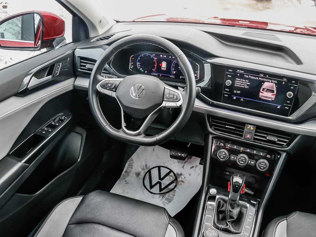 2022 Volkswagen Taos Highline 4MOTION Photo