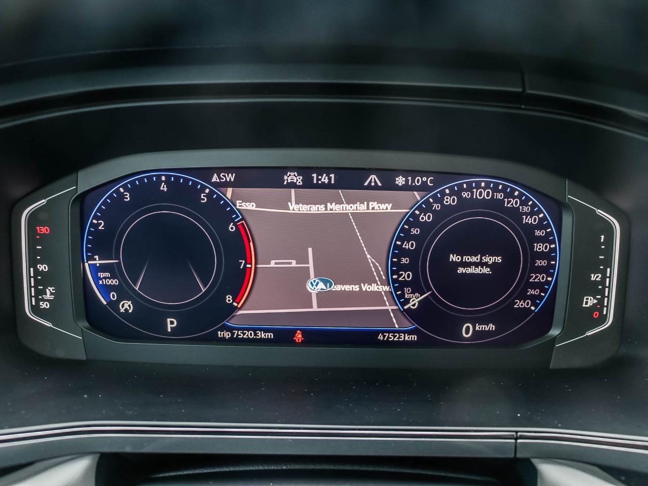 2022 Volkswagen Taos Highline 4MOTION Photo