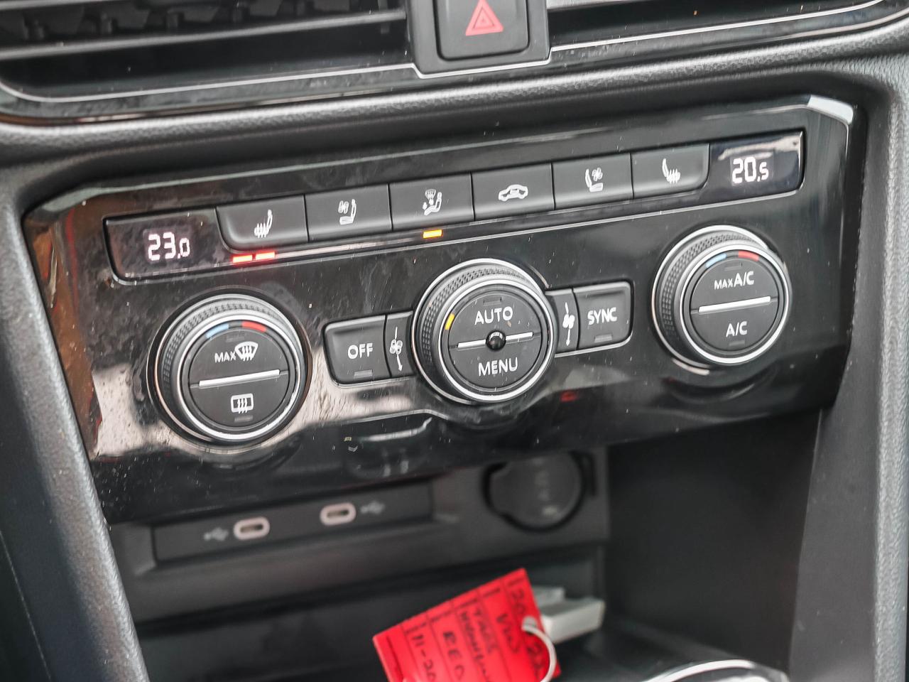 2022 Volkswagen Taos Highline 4MOTION Photo