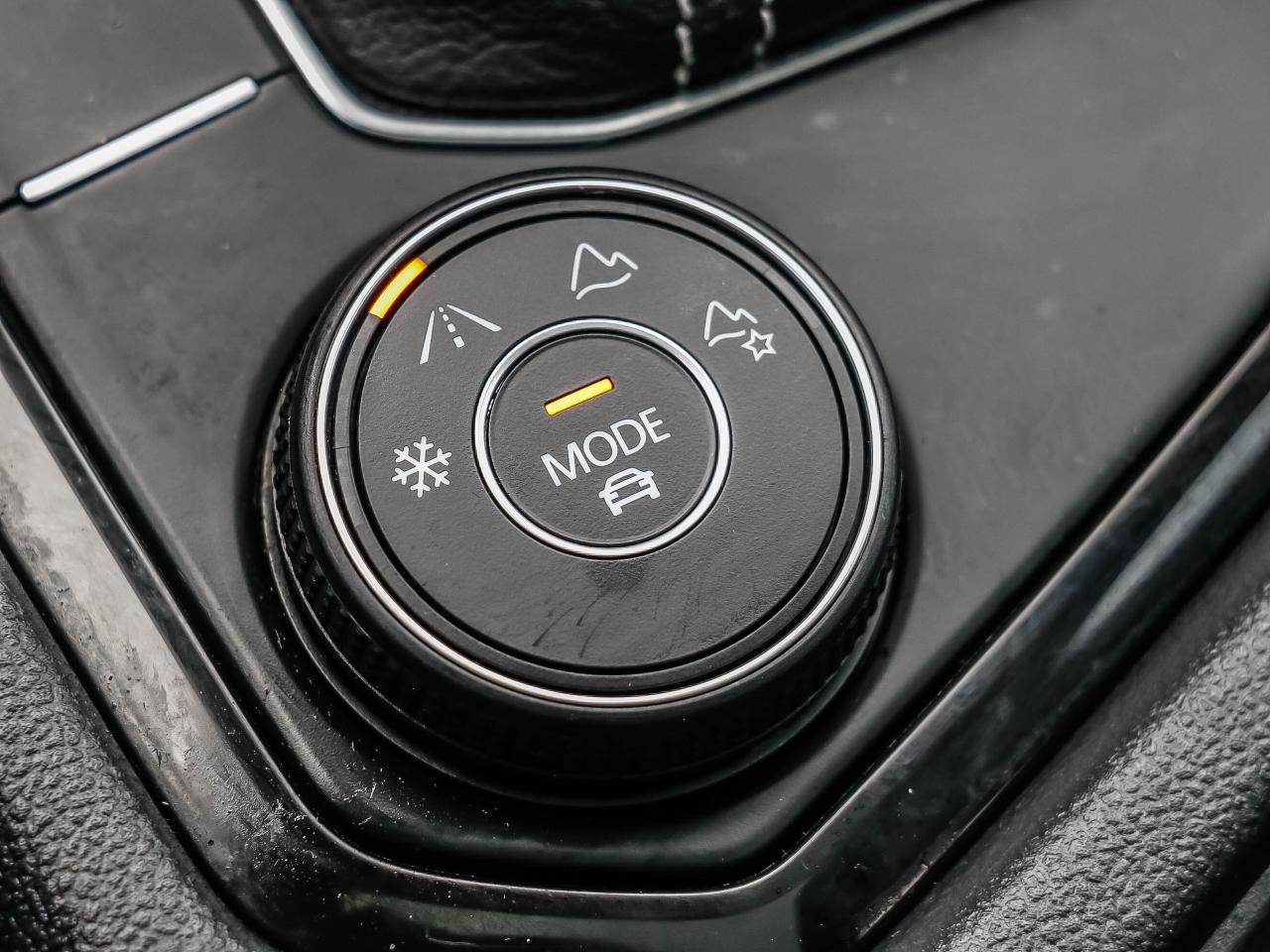 2022 Volkswagen Taos Highline 4MOTION Photo