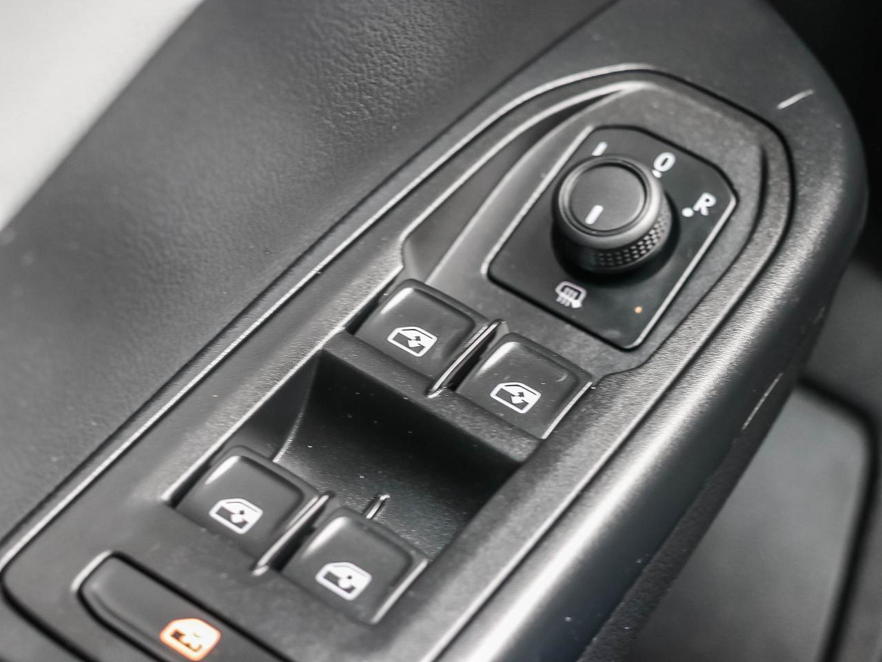 2022 Volkswagen Taos Highline 4MOTION Photo