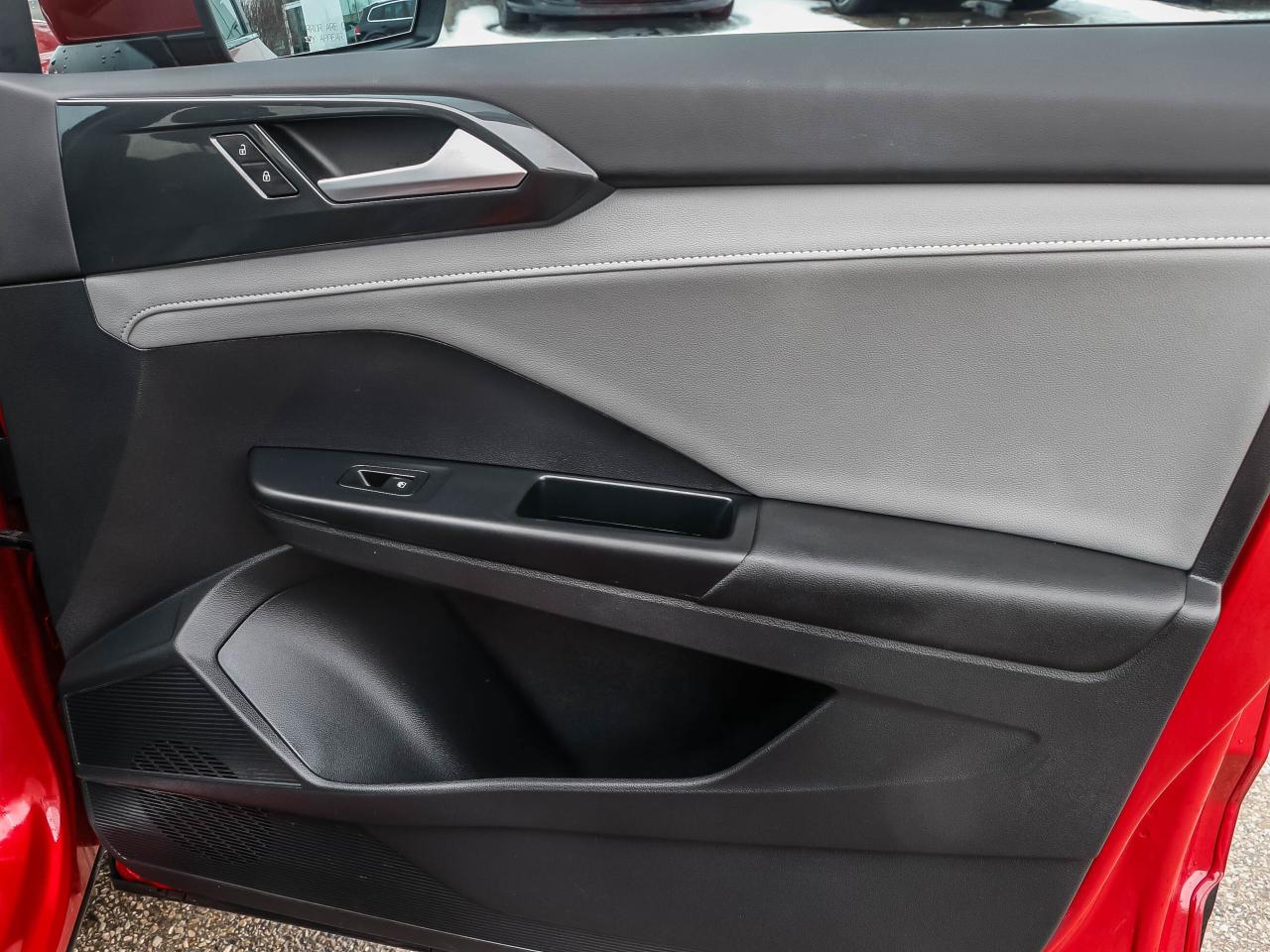 2022 Volkswagen Taos Highline 4MOTION Photo