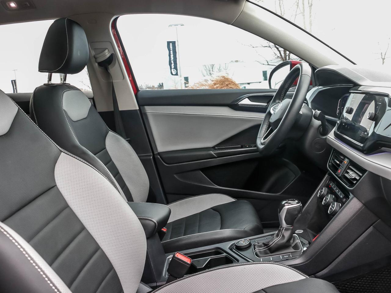 2022 Volkswagen Taos Highline 4MOTION Photo