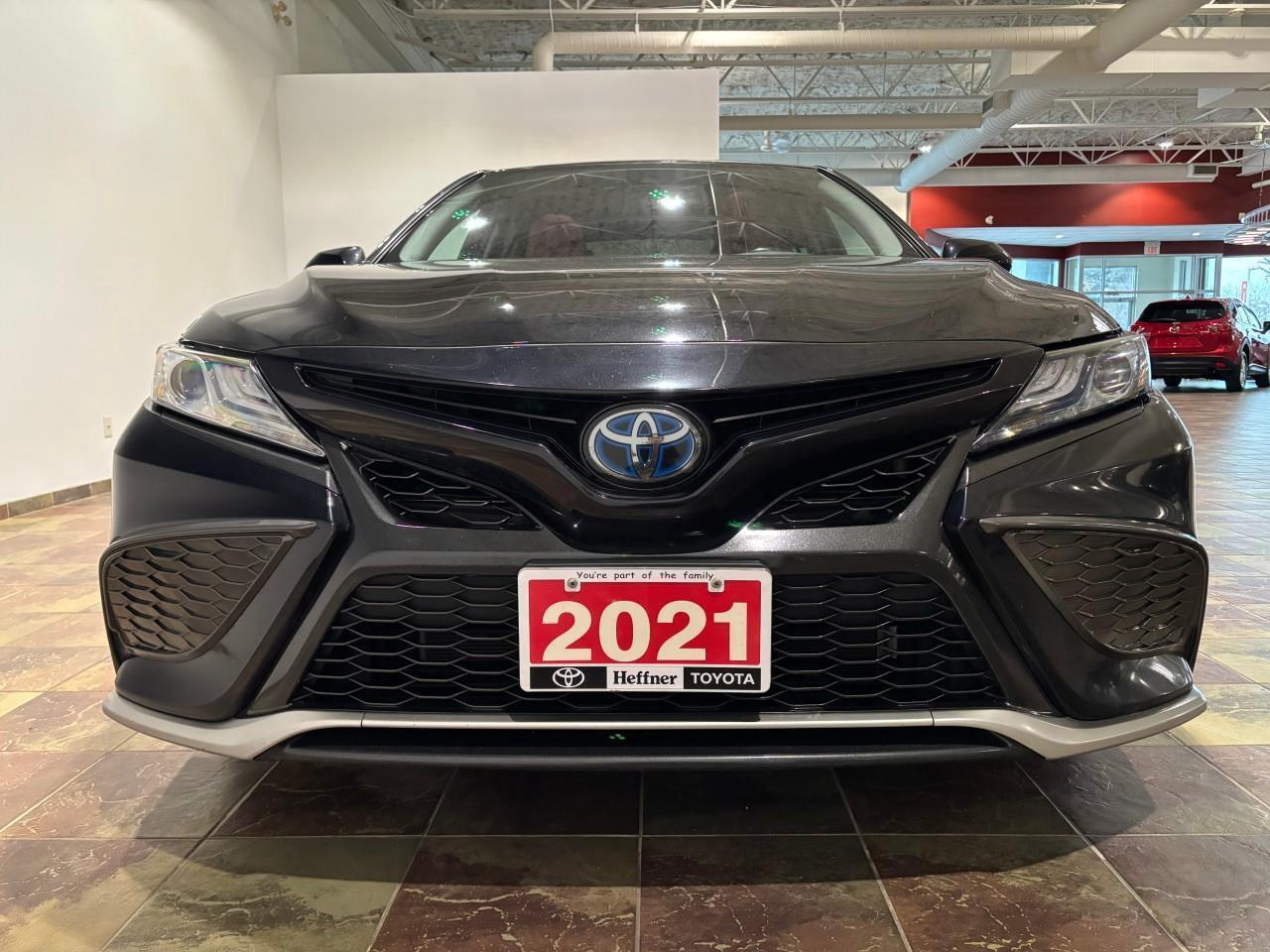 2021 Toyota Camry Hybrid XSE Photo3