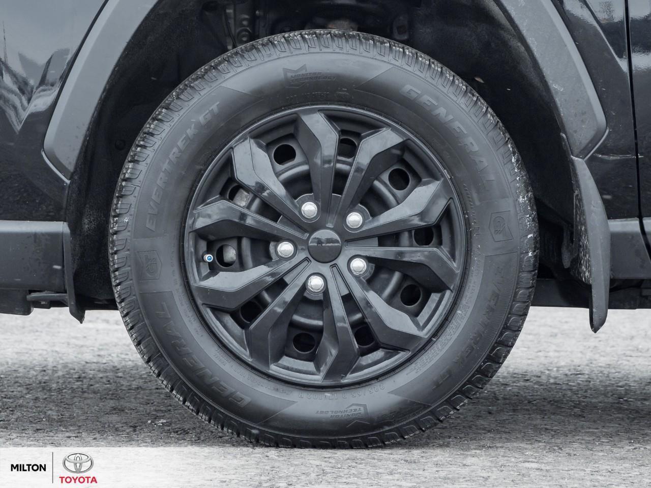 2022 Toyota RAV4 LE HEATED SEATS APPLE CARPLAY BLIND SPOT SAFETY SE Photo3