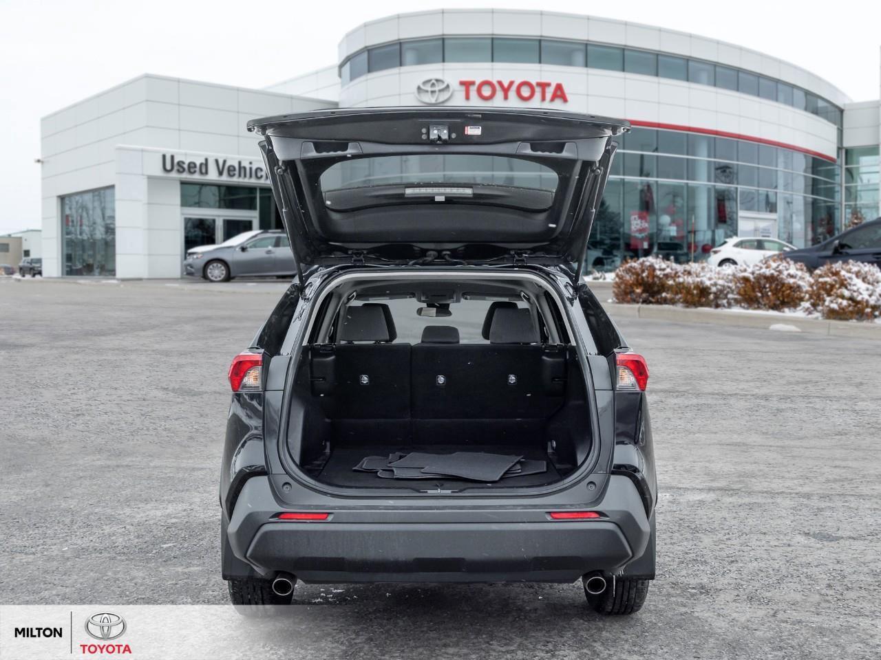 2022 Toyota RAV4 LE HEATED SEATS APPLE CARPLAY BLIND SPOT SAFETY SE Photo