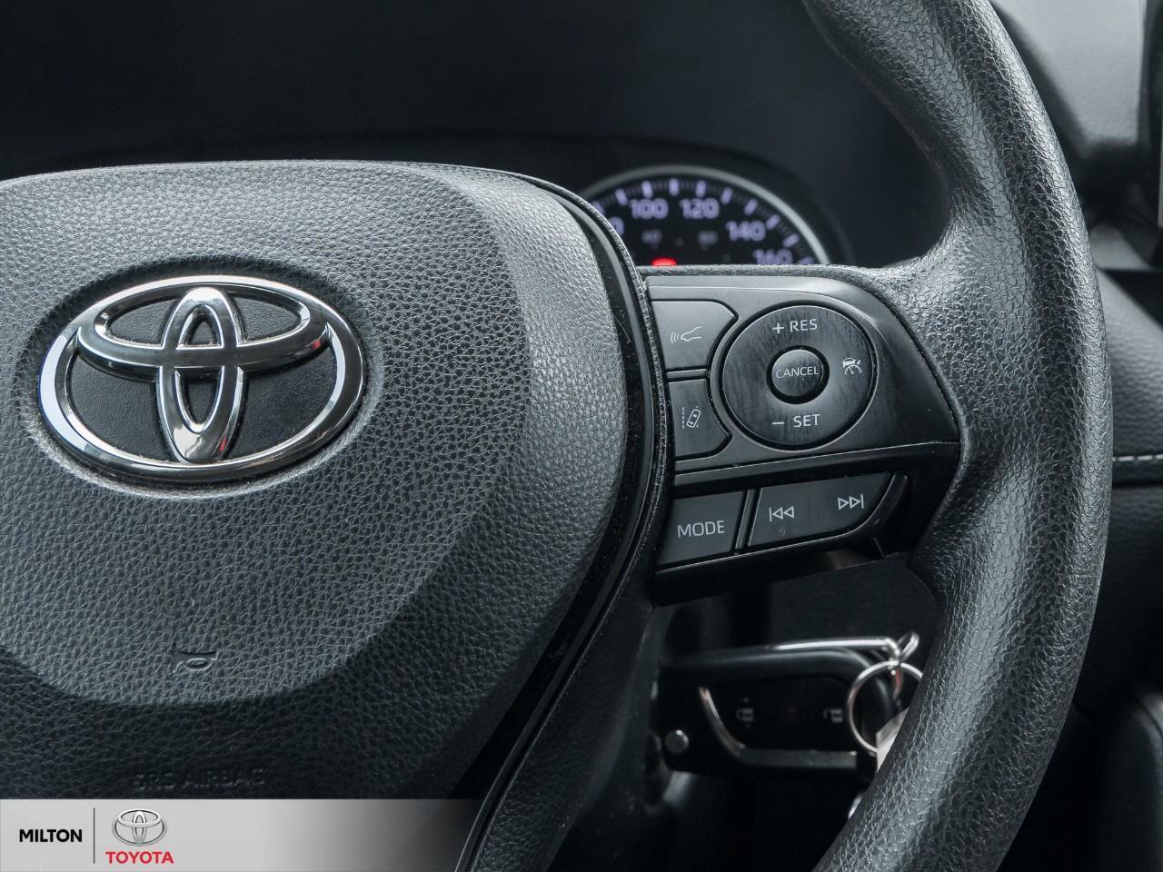 2022 Toyota RAV4 LE HEATED SEATS APPLE CARPLAY BLIND SPOT SAFETY SE Photo