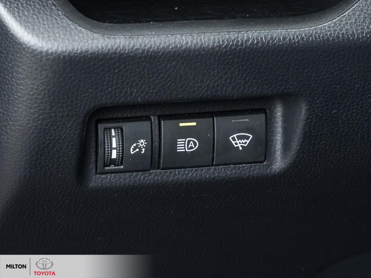 2022 Toyota RAV4 LE HEATED SEATS APPLE CARPLAY BLIND SPOT SAFETY SE Photo