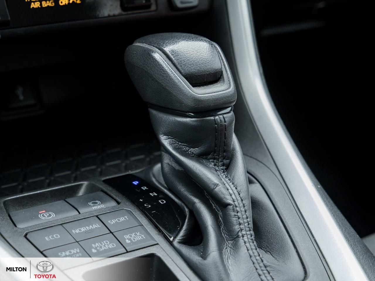 2022 Toyota RAV4 LE HEATED SEATS APPLE CARPLAY BLIND SPOT SAFETY SE Photo