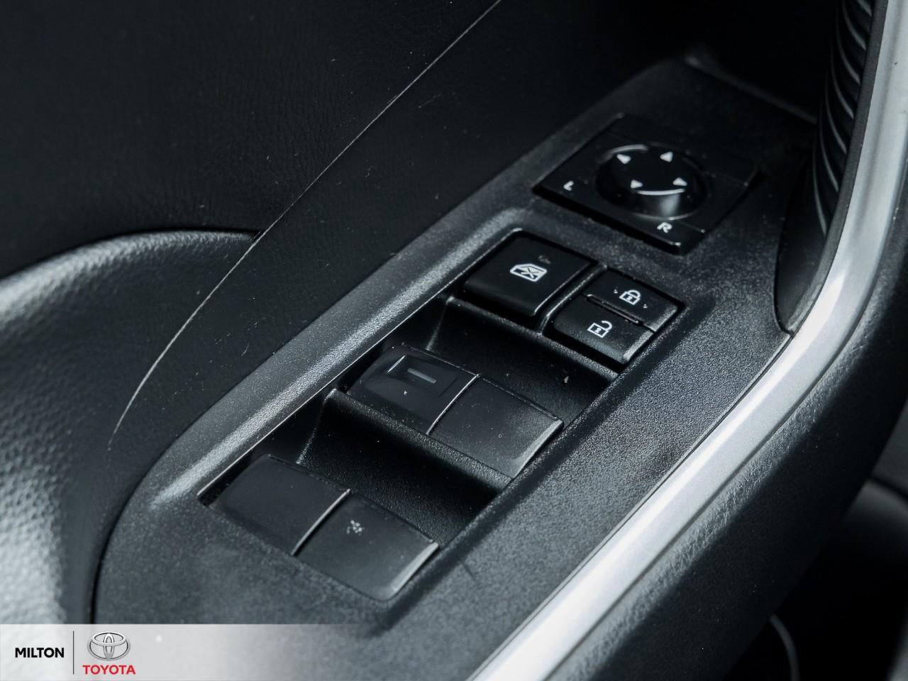 2022 Toyota RAV4 LE HEATED SEATS APPLE CARPLAY BLIND SPOT SAFETY SE Photo