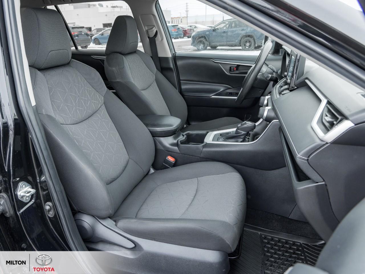 2022 Toyota RAV4 LE HEATED SEATS APPLE CARPLAY BLIND SPOT SAFETY SE Photo