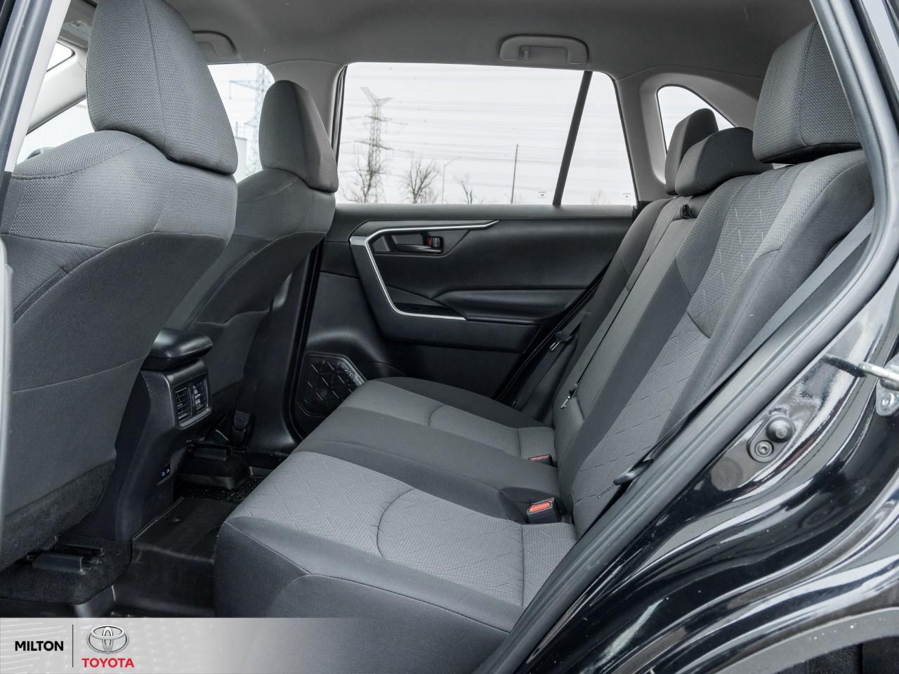 2022 Toyota RAV4 LE HEATED SEATS APPLE CARPLAY BLIND SPOT SAFETY SE Photo