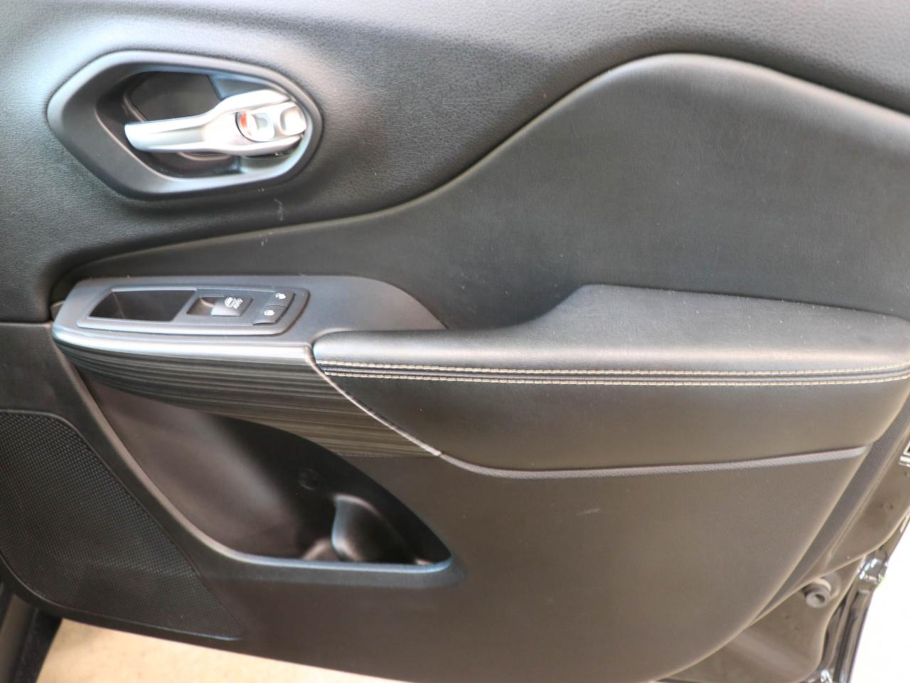 2015 Jeep Cherokee 4WD 4Dr Limited Photo2