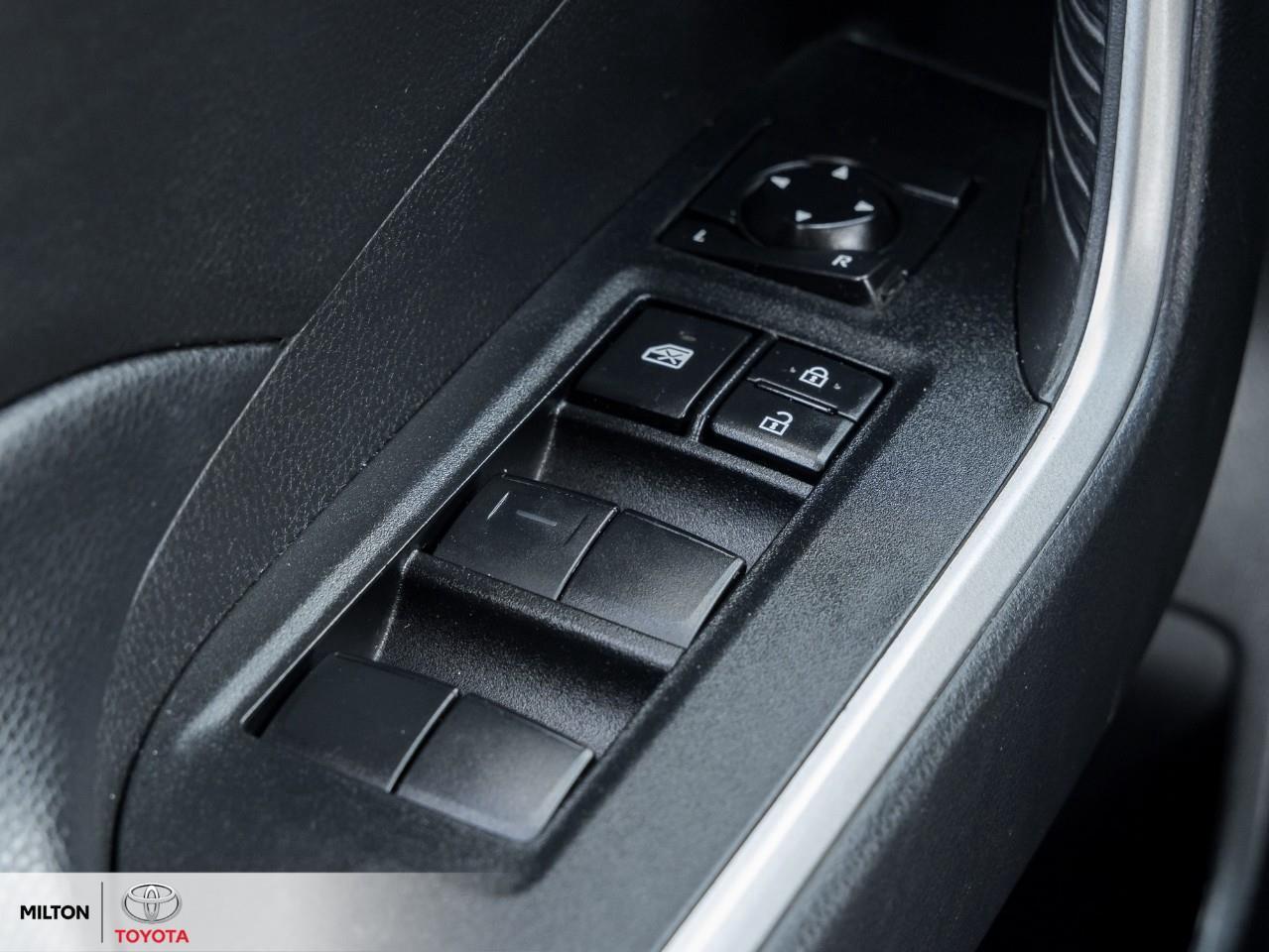 2021 Toyota RAV4 SUNROOF HEATED STEERING SMART KEY XLE Photo