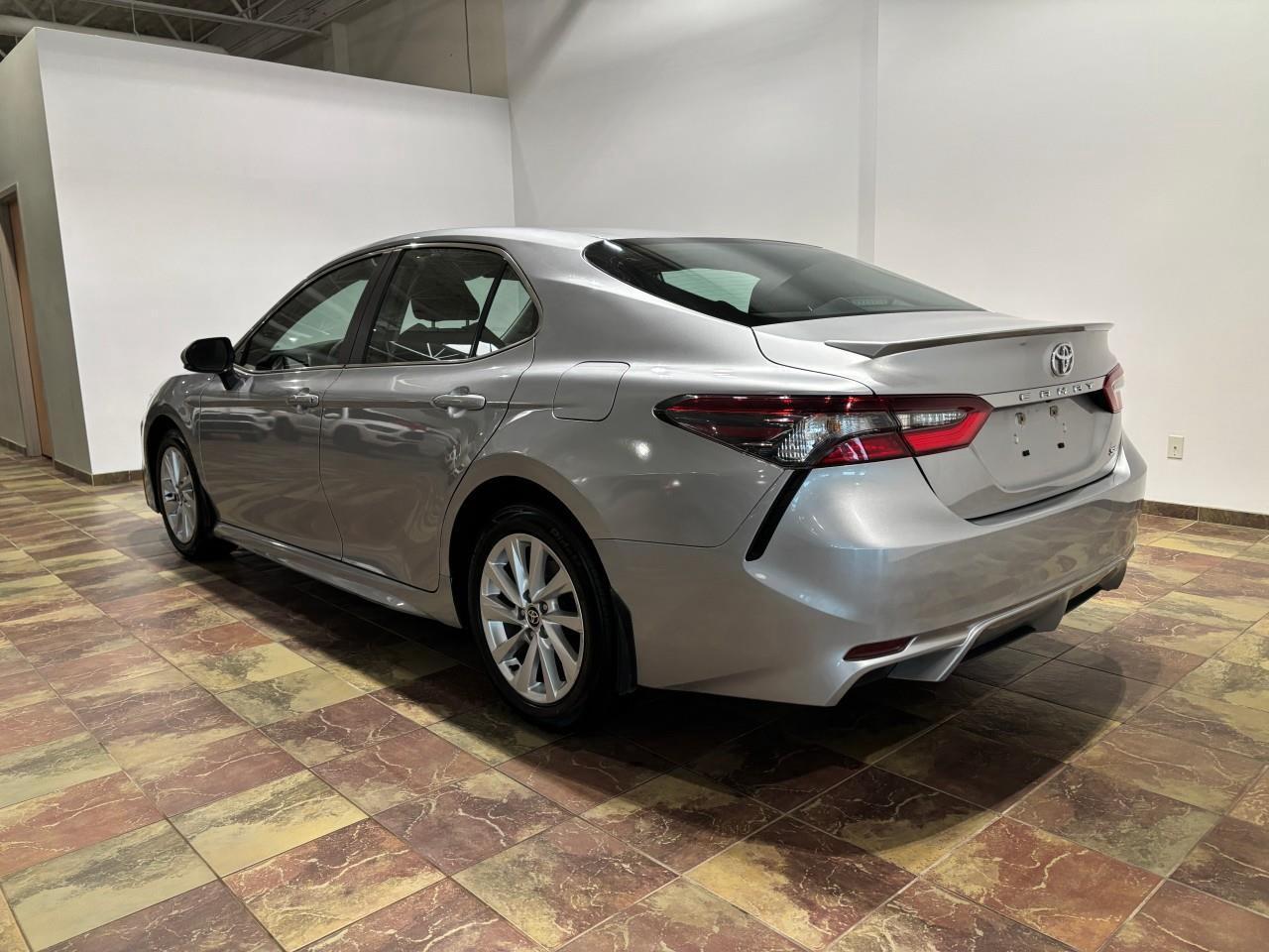 2024 Toyota Camry SE Photo