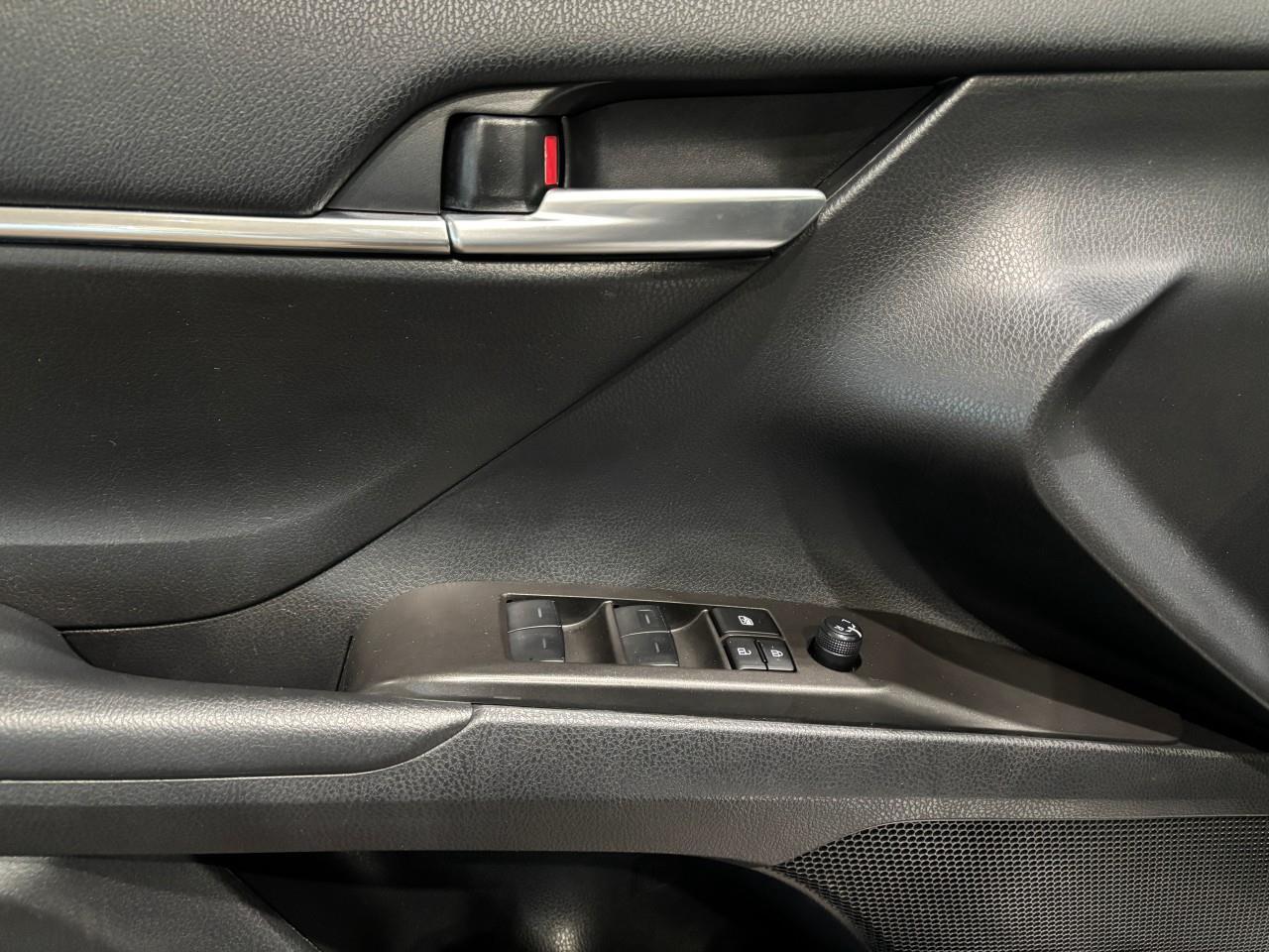 2024 Toyota Camry SE Photo