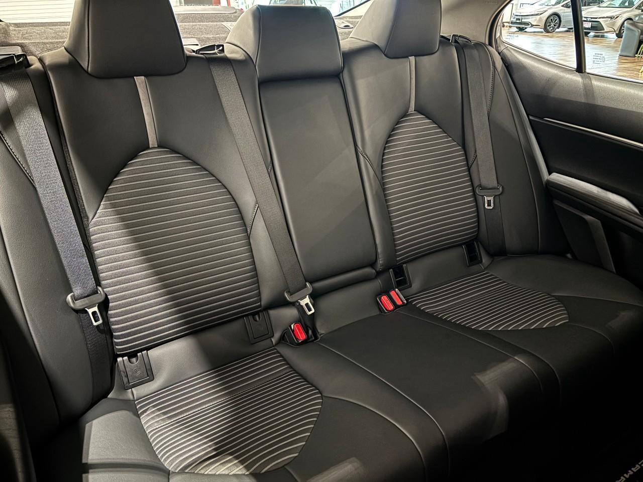 2024 Toyota Camry SE Photo