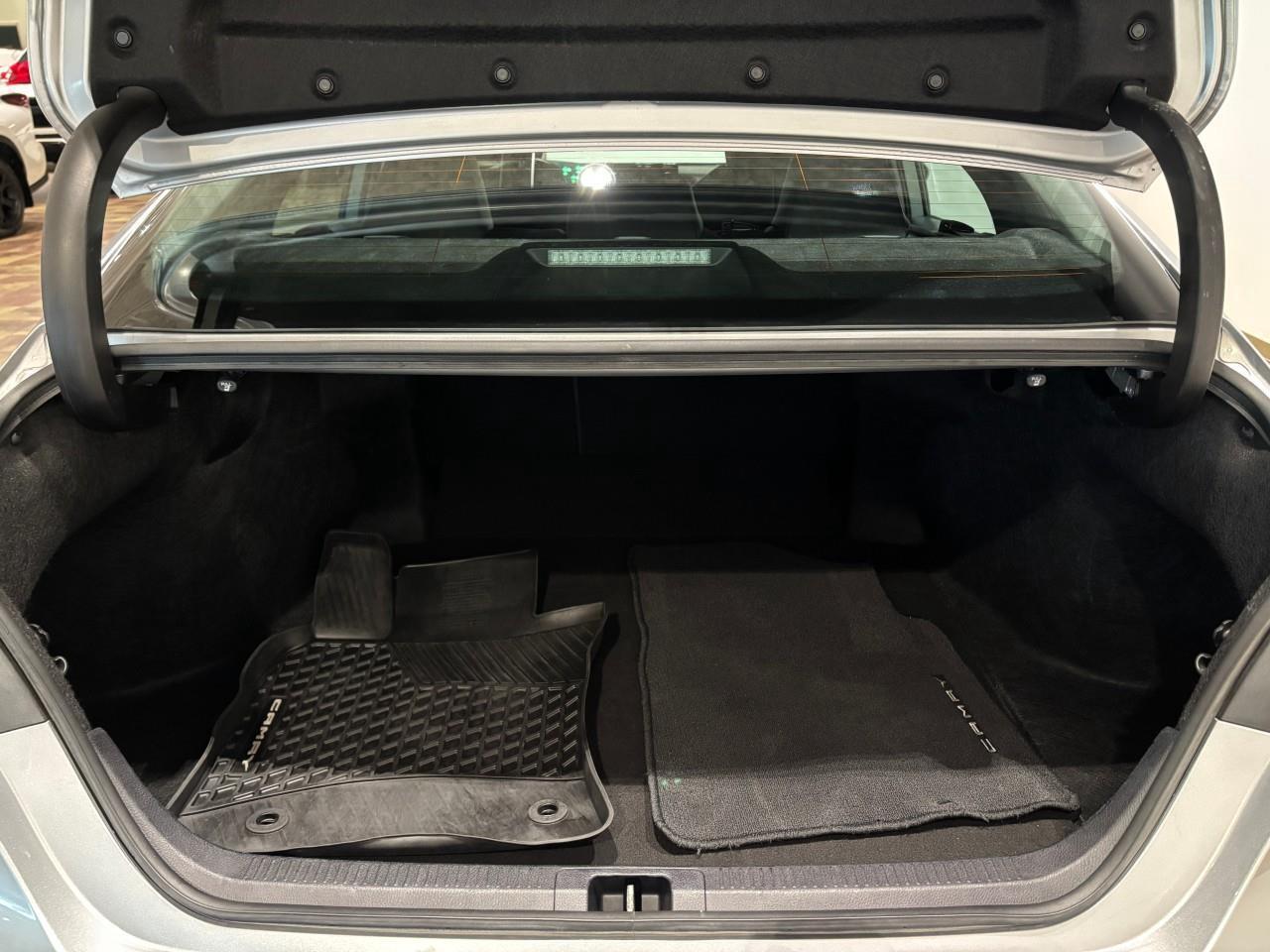 2024 Toyota Camry SE Photo