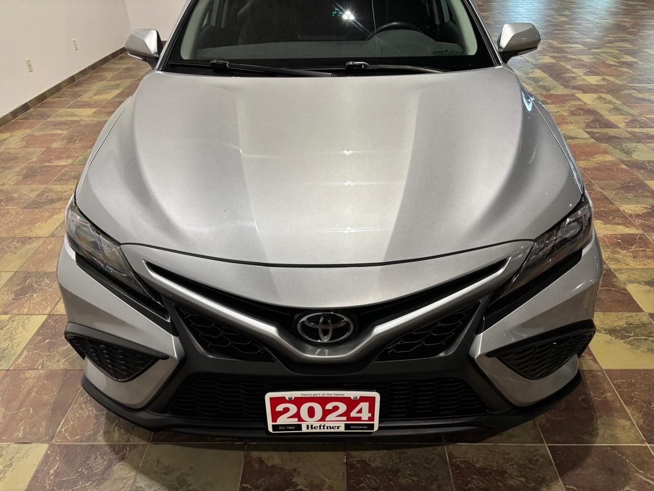 2024 Toyota Camry SE Photo
