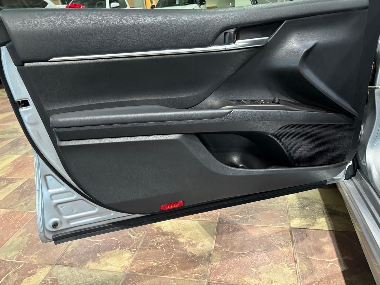 2024 Toyota Camry SE Photo