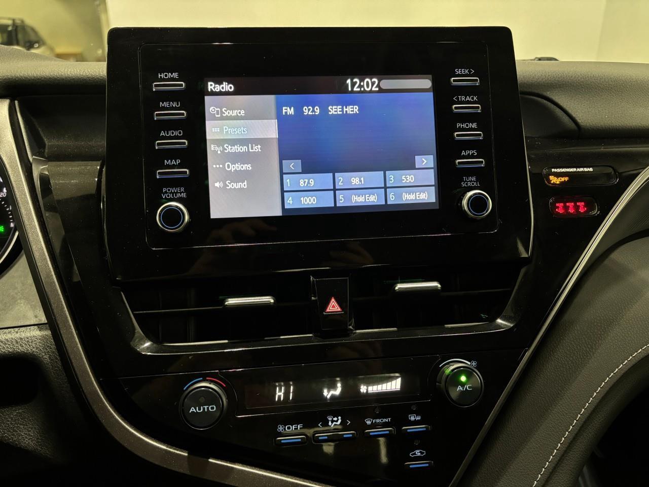 2024 Toyota Camry SE Photo