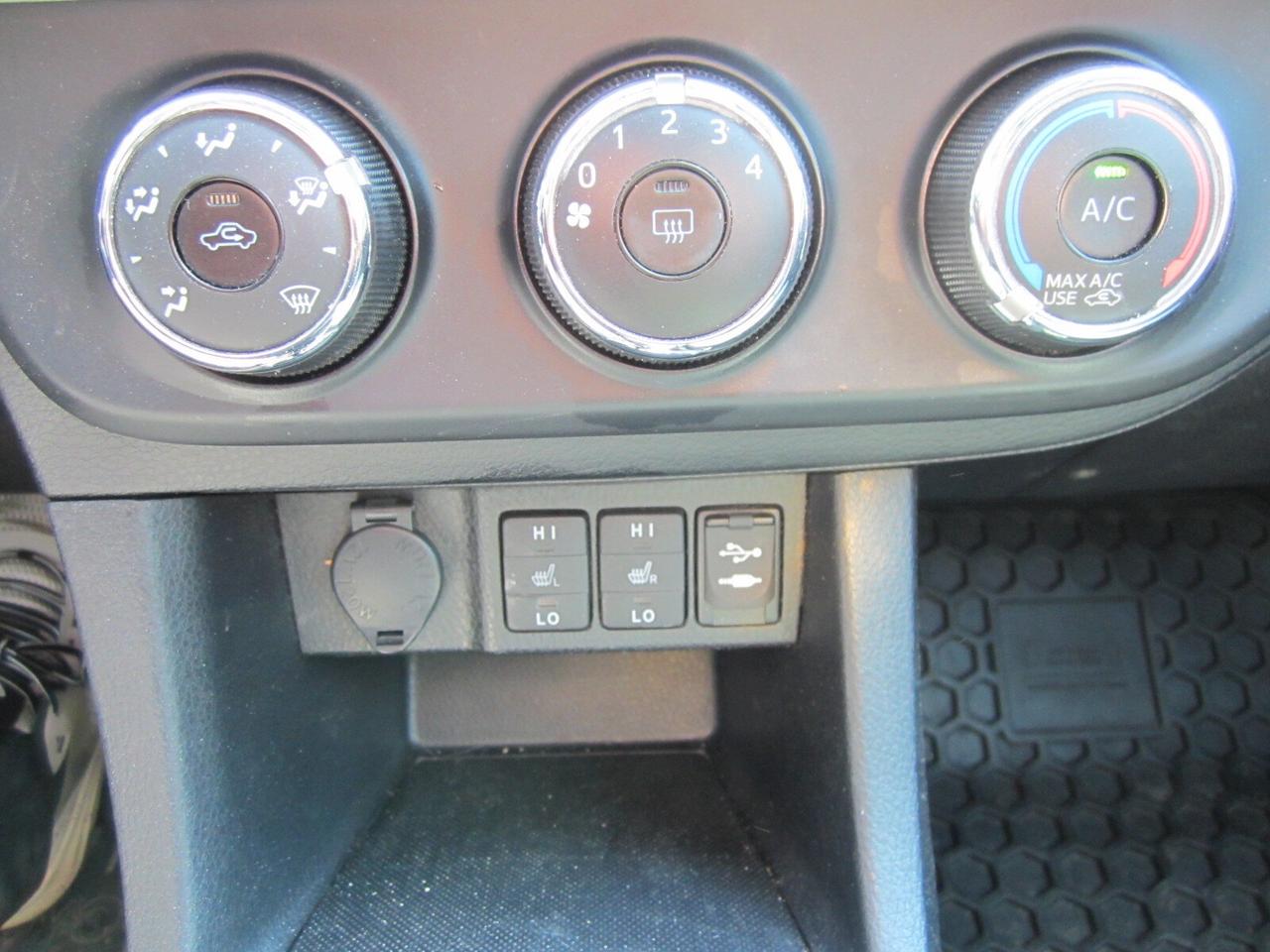 2014 Toyota Corolla 4dr Sdn CVT LE NO ACCIDENTS Photo