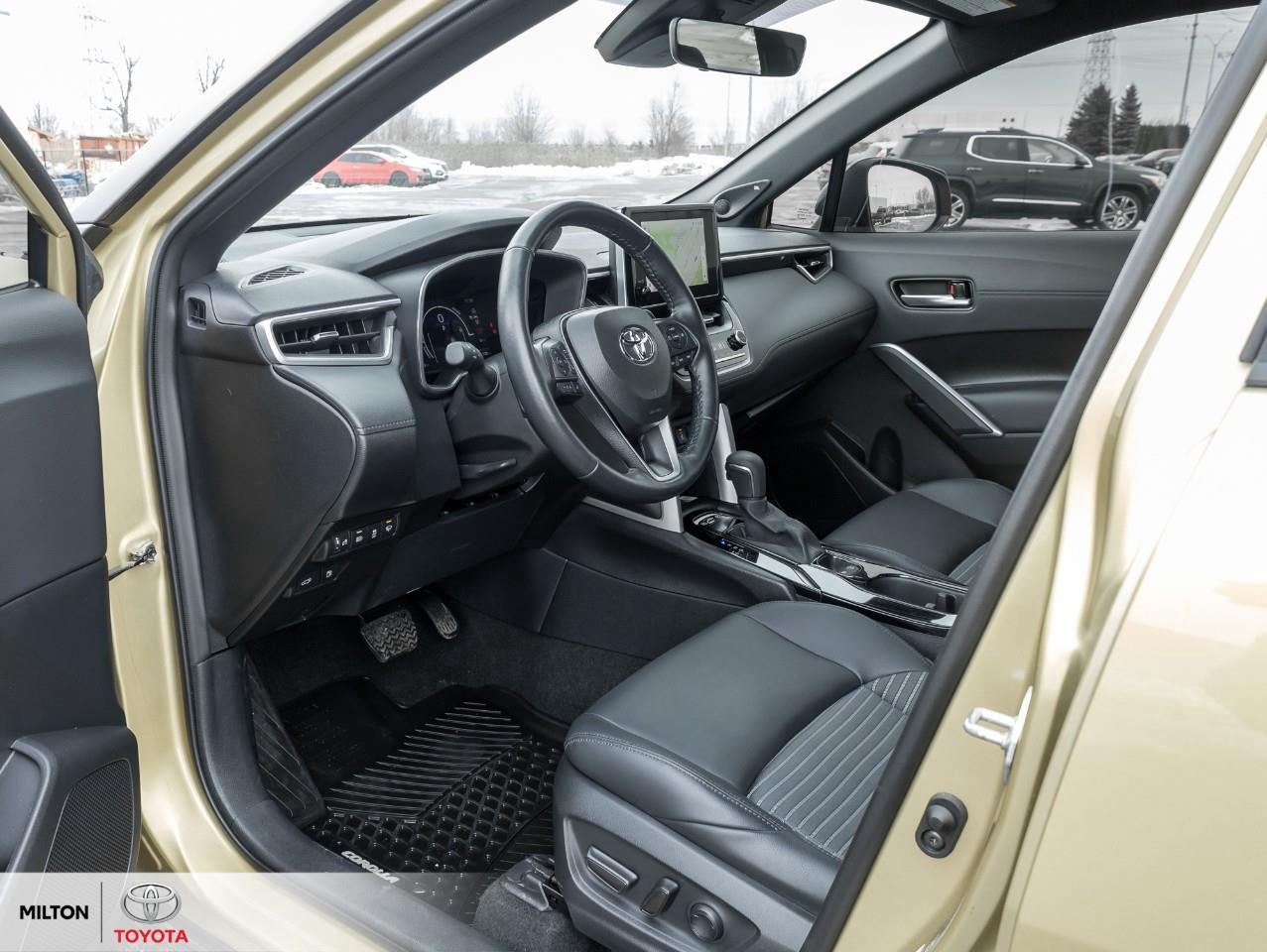 2023 Toyota Corolla Cross JBL STEREO LEATHER POWER SEATS ONE OWNER TCUV XSE Photo