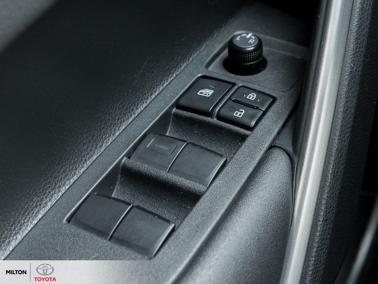 2023 Toyota Corolla Cross JBL STEREO LEATHER POWER SEATS ONE OWNER TCUV XSE Photo