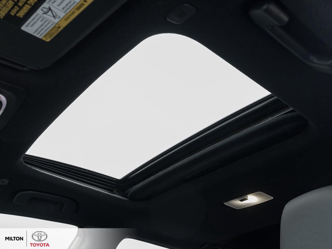 2023 Toyota Corolla Cross JBL STEREO LEATHER POWER SEATS ONE OWNER TCUV XSE Photo