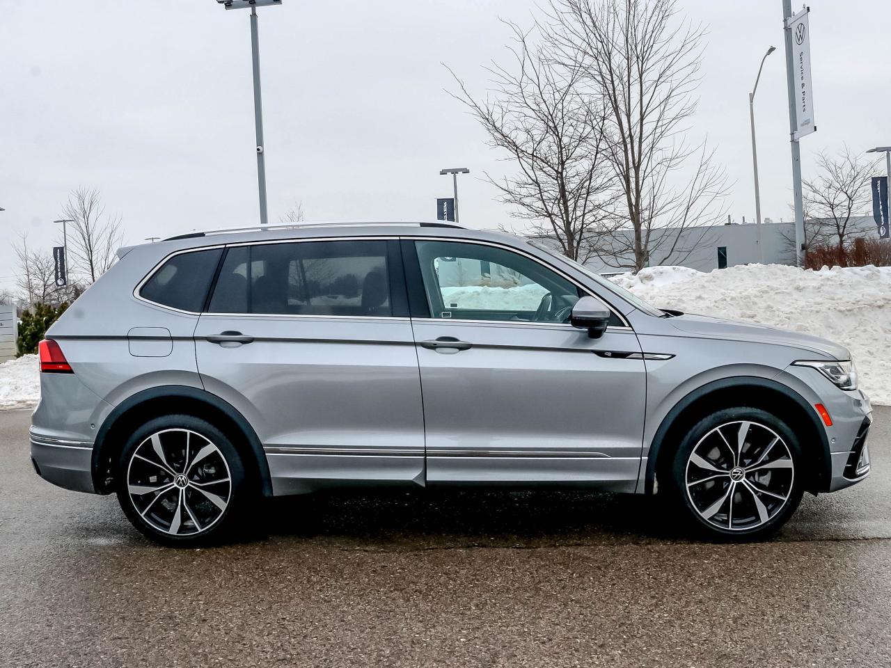 2022 Volkswagen Tiguan HIGHLINE R-LINE 4MOTION Photo